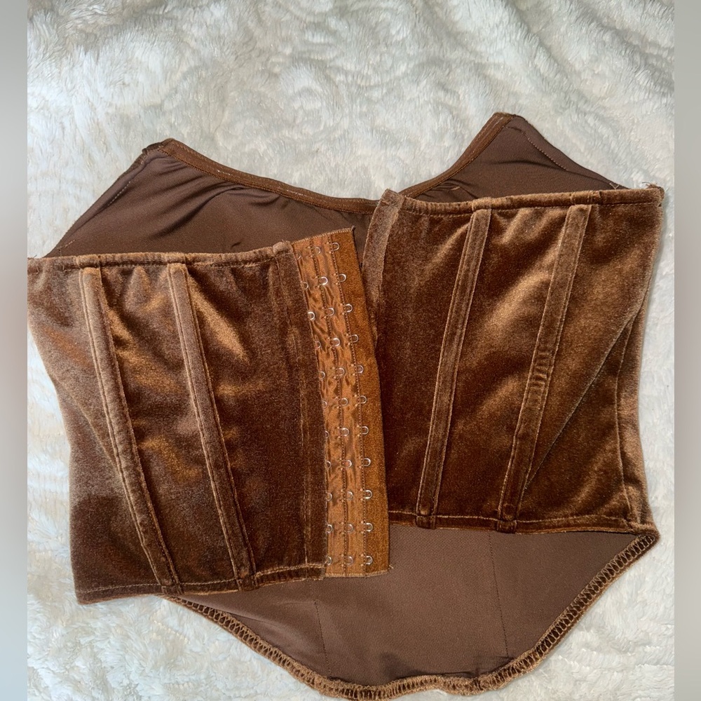 JLUXLABEL Gold Maxi corset and skirt - Picture 4 of 5